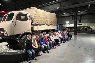 Medvídci v muzeu nákladních automobilů Tatra